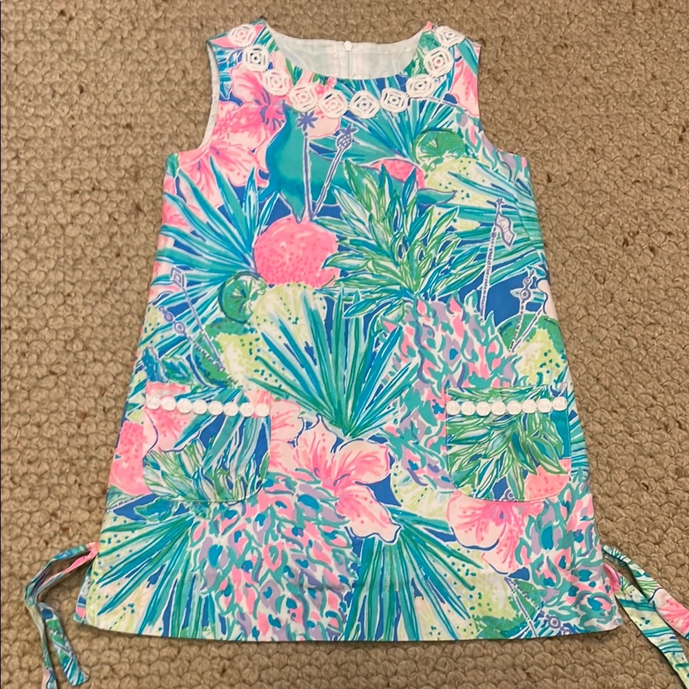 Like new Lilly Pulitzer girls classic shift dress, size 4